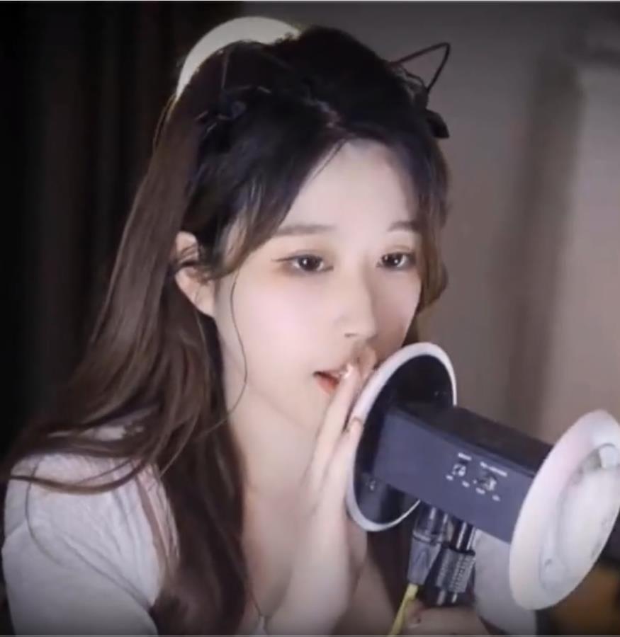 0413122239.jpg 虎牙大伊伊 as-mr帮老公掏耳朵